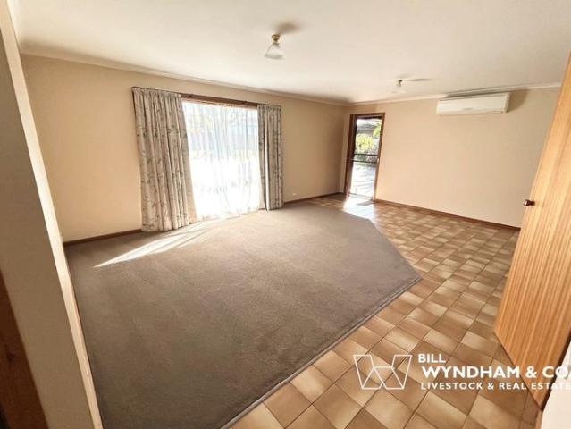 Apartment for rent in Wy Yung, Victoria