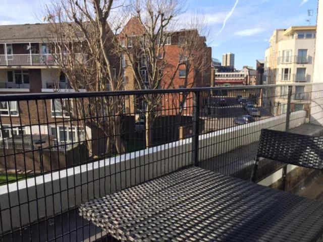 Room for rent in Poplar Grove, Greater London