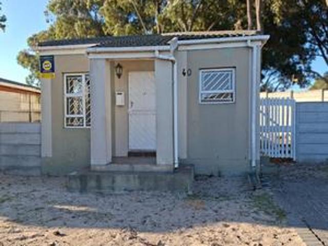 House for sale in Blue Downs, Western Cape