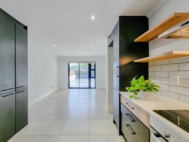 Apartment for sale in Cape Town, Northern Suburbs