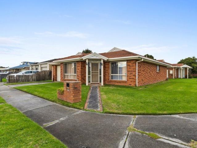 Townhouse for sale in Morwell, Victoria
