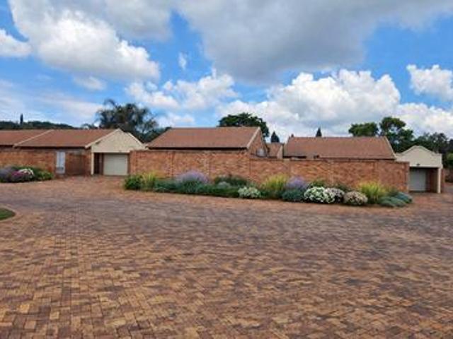 Townhouse for sale in Waterkloof, Gauteng