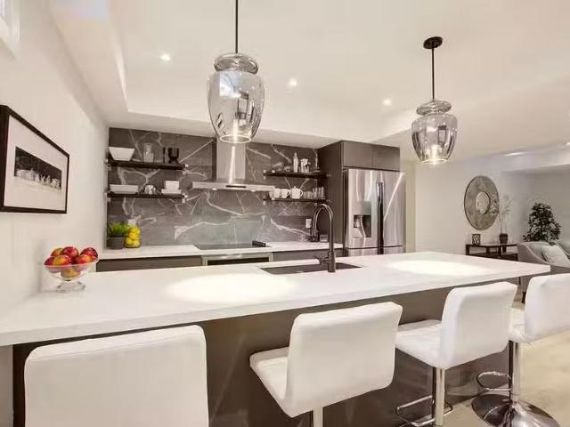 Condo for rent in Bayside