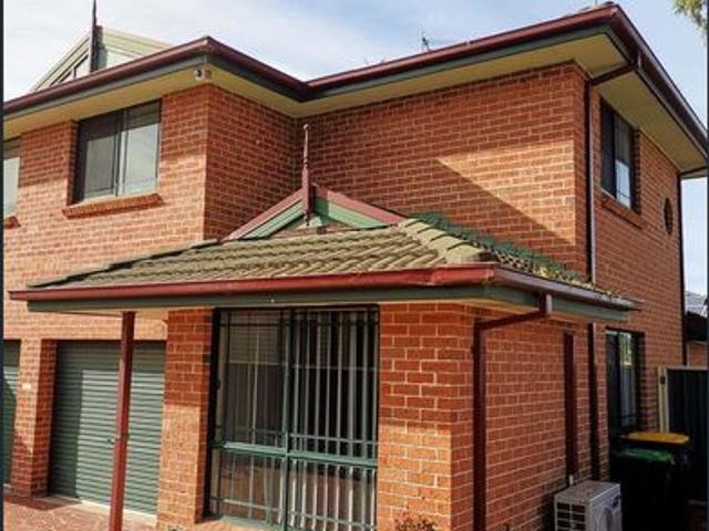 Townhouse for rent in Sydney, New South Wales
