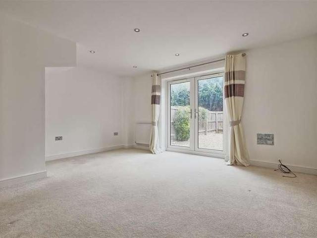 Townhouse for rent in Arbury, Cambridgeshire
