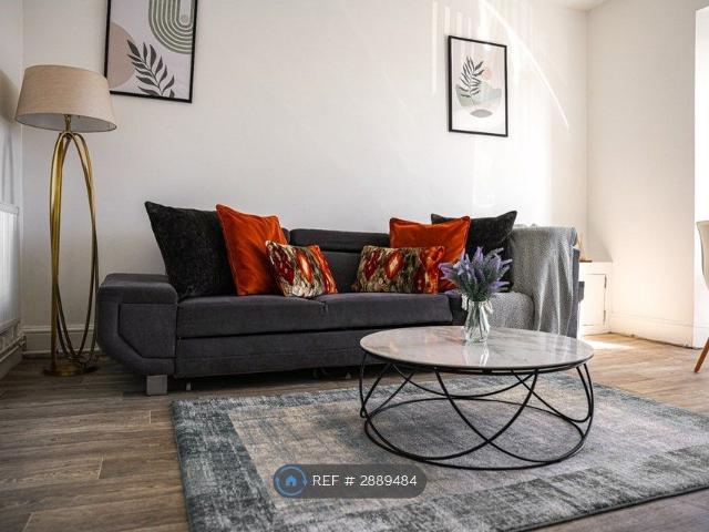 Apartment for rent in Nangreaves, Wales
