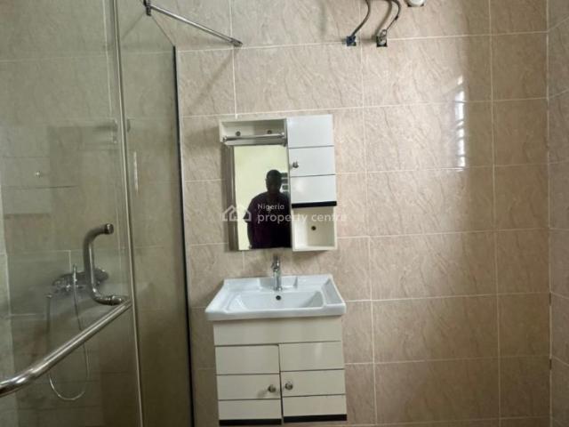 Flat for rent in Eti Osa, Lagos