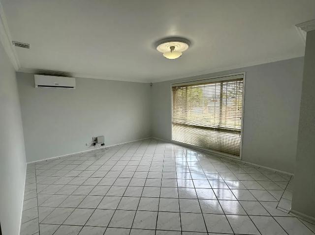 House for rent in Glenmore Park, Sydney