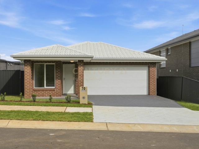 House for rent in Arcadian Hills, Sydney