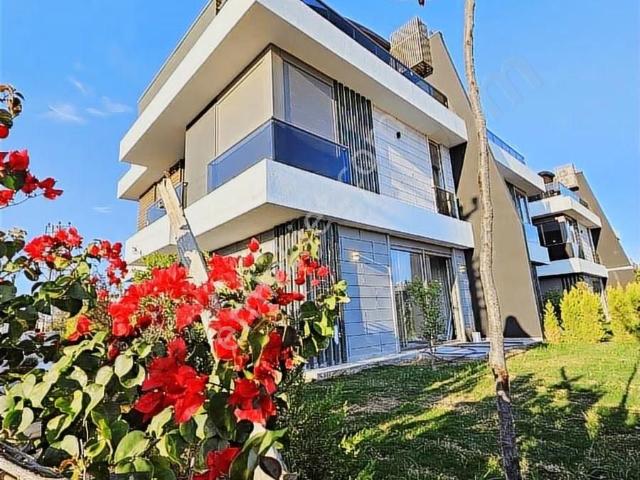 Nebiler Mahallesi, Döşemealti içerisinde satılık Villa