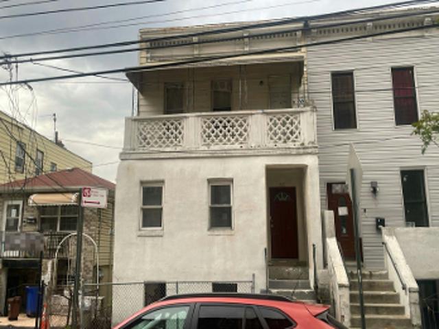 House for sale in The Bronx, Arverne