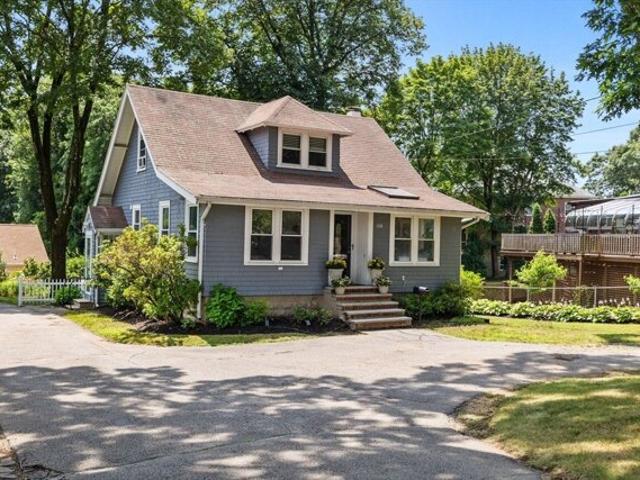 House for sale in Dedham