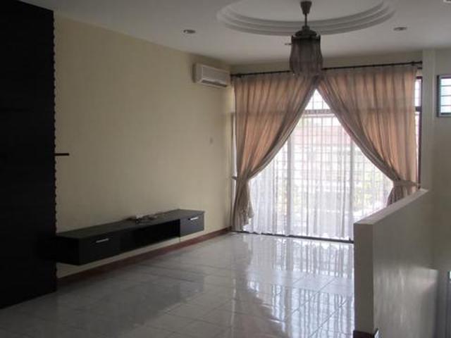 Townhouse for sale in Barat Daya, George Town