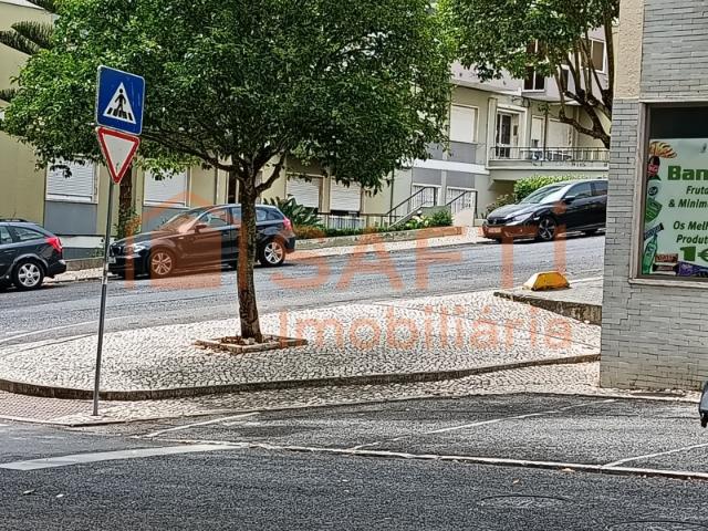Loja venda em Fonte das Eiras, Sintra