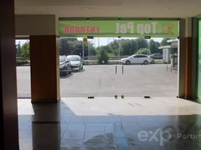 Ponto Comercial alugar em Maia, Chiolo
