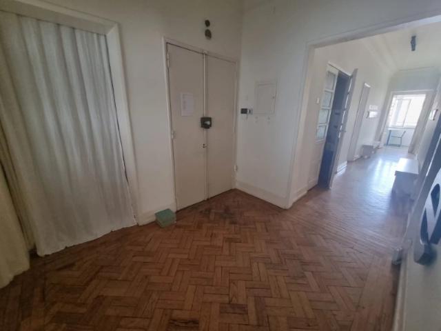 Loja alugar em São Bento, Lisboa