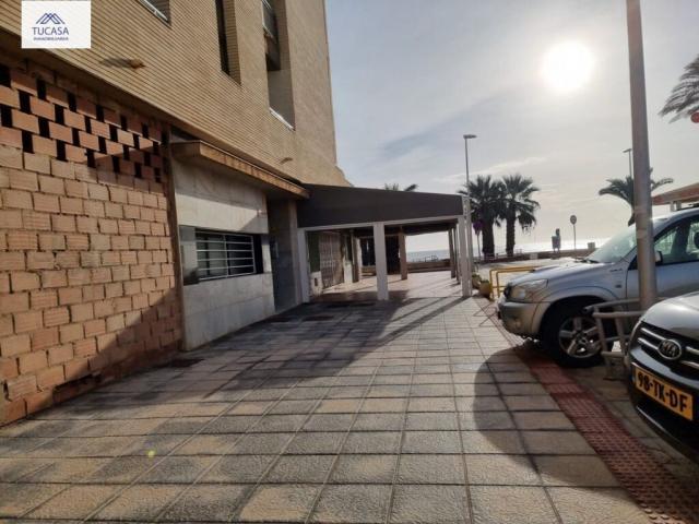 Local Comercial en alquiler en Roquetas De Mar, Andalucía