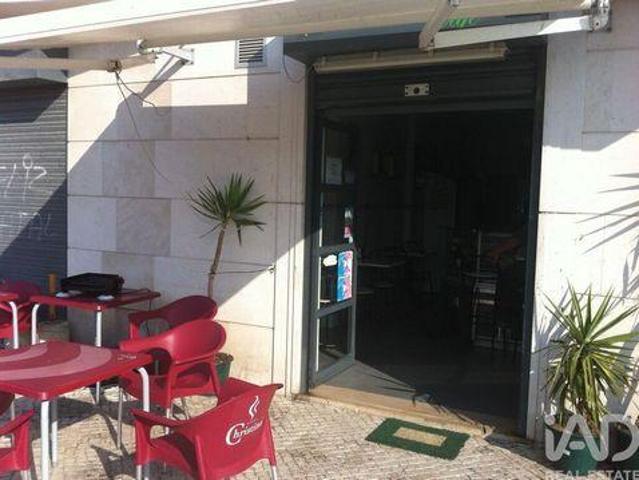 Loja venda em Bairro do Vale Fundão, Lisboa