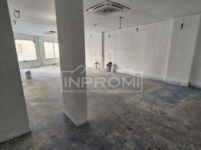 Loja venda em Santiago Dos Velhos, Lisboa