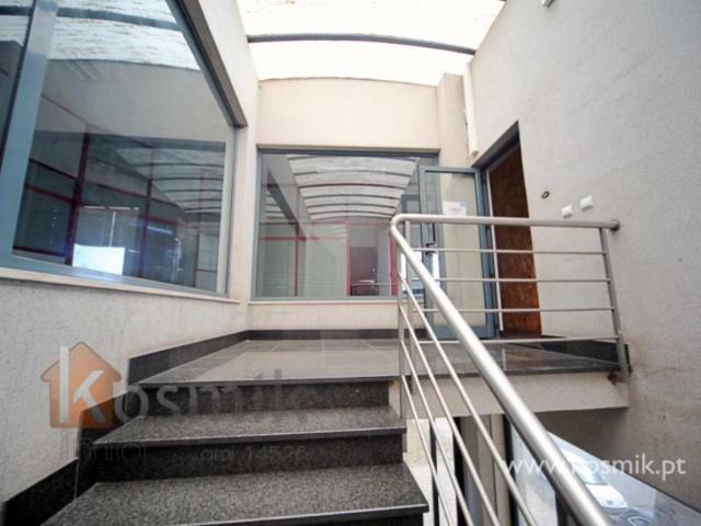 Ponto Comercial alugar em Odivelas, Ribeirada
