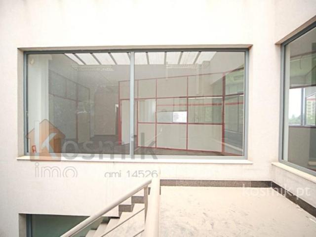 Ponto Comercial alugar em Odivelas, Ribeirada