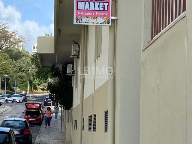 Loja alugar em Oeiras, Lisboa