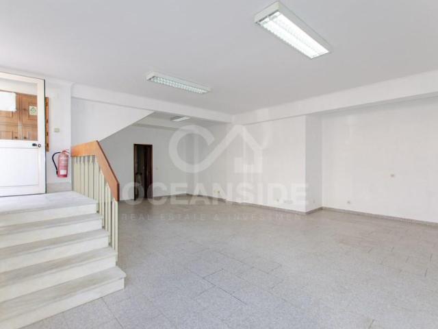 Loja alugar em Oeiras, Lisboa