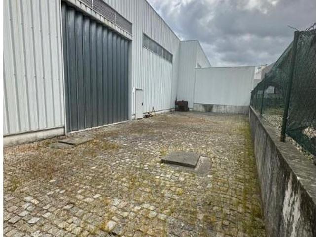 Ponto Comercial alugar em Paredes Ponto Comercial alugar em Paredes