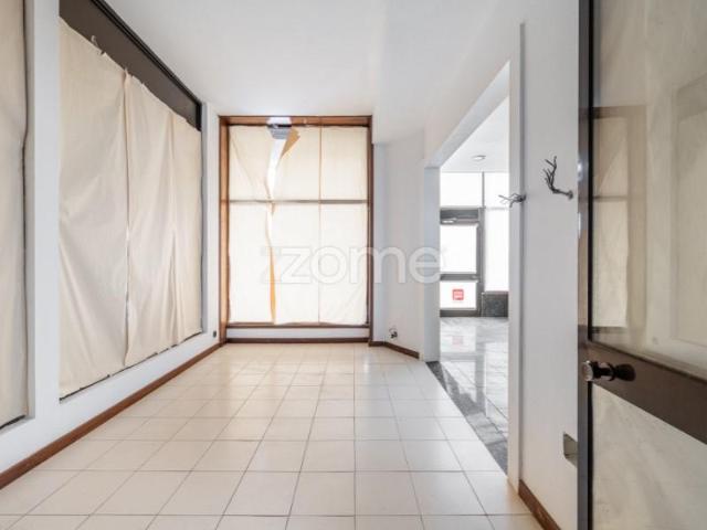 Ponto Comercial alugar em Paredes Ponto Comercial alugar em Paredes