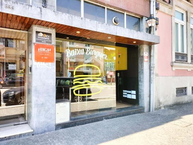 Ponto Comercial alugar em Porto