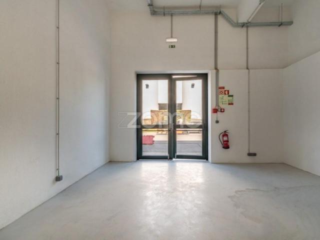Ponto Comercial alugar em Porto
