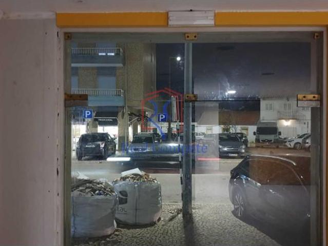 Loja alugar em Seixal, Setúbal