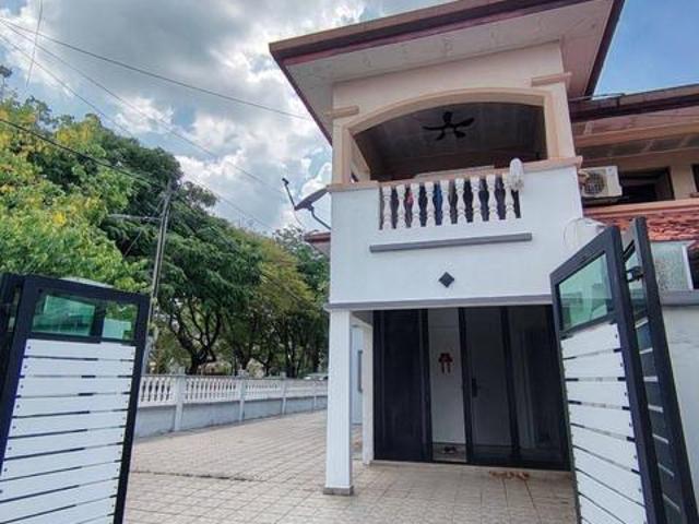 Townhouse for sale in Country Heights Damansara, Kuala Lumpur