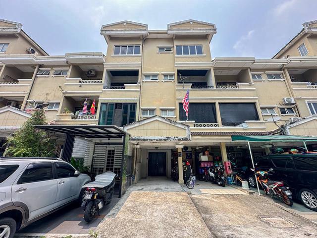 Townhouse for sale in Petaling, Alam Impian