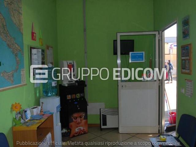 Locale Commerciale in vendita a Terni, Umbria