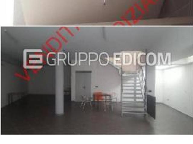 Locale Commerciale in vendita a Puglia, Lecce