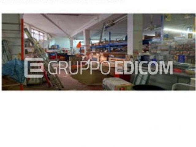 Locale Commerciale in vendita a Regina Pacis, Rieti
