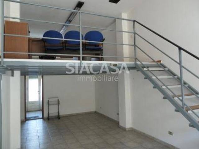 Locale Commerciale in vendita a Agrate Brianza, Lombardia