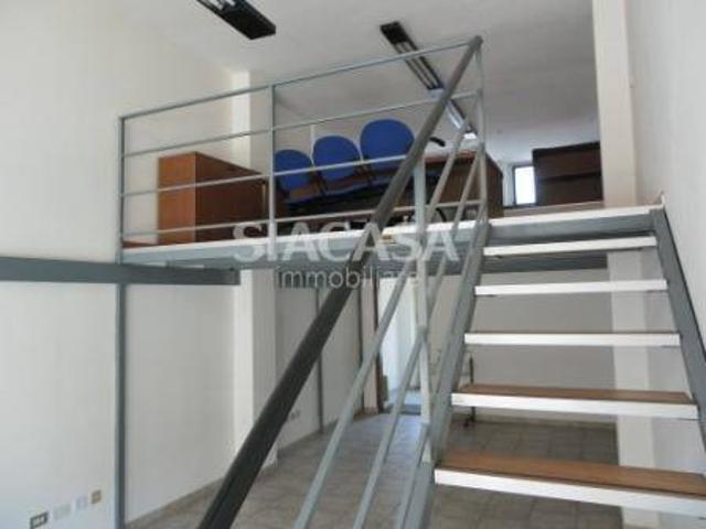 Locale Commerciale in vendita a Agrate Brianza, Lombardia
