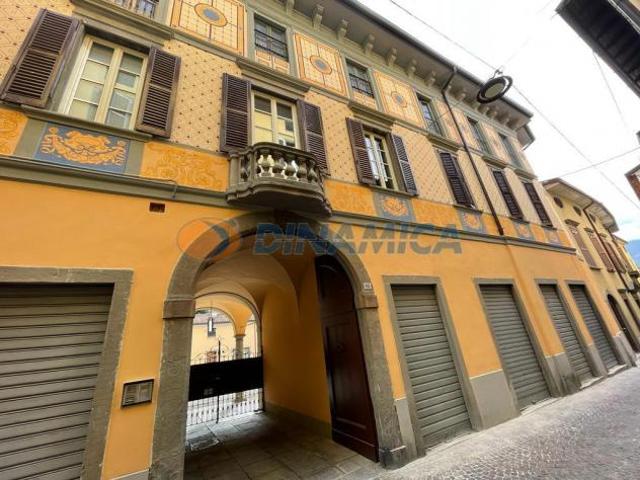 Locale Commerciale in vendita a Caprino Bergamasco, Lombardia