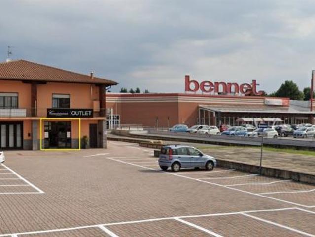 Locale Commerciale in affitto a Piemonte, Novara