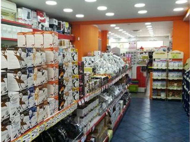 Locale Commerciale in affitto a Cesano Boscone, Lombardia