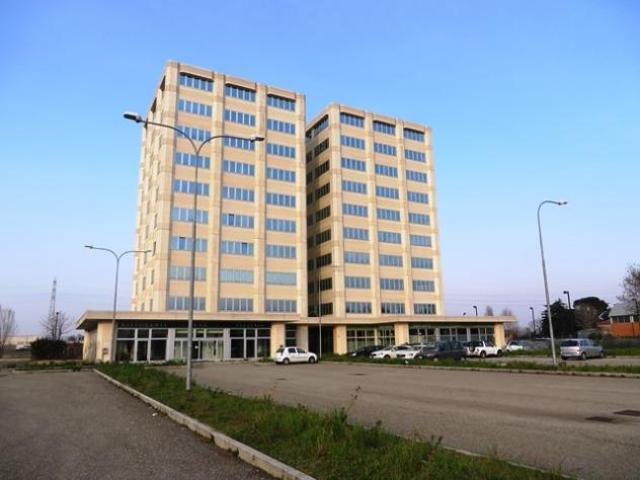 Locale Commerciale in vendita a Nuovo Circondario Imolese, Imola