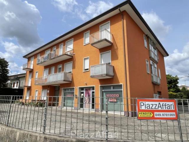 Locale Commerciale in vendita a Piove Di Sacco, Veneto