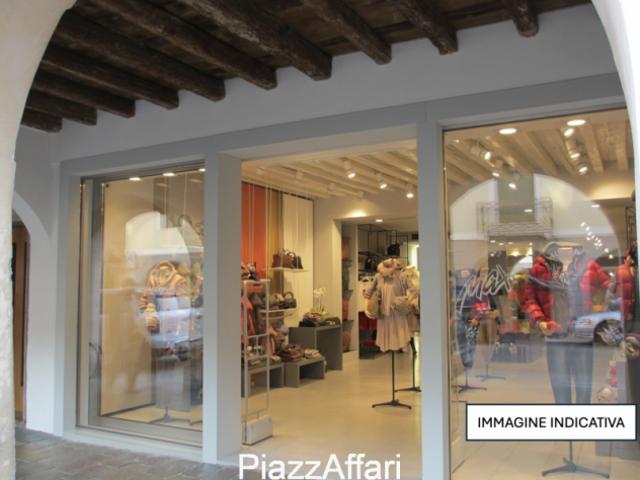 Locale Commerciale in vendita a Quartiere Sant'Anna, Piove Di Sacco