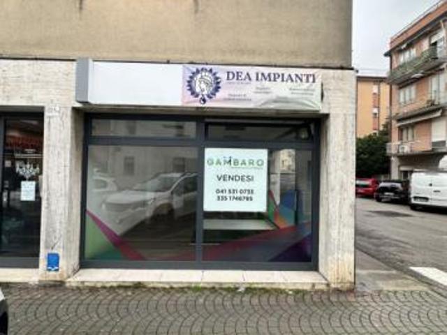 Locale Commerciale in vendita a Mestre-Carpenedo, Venezia