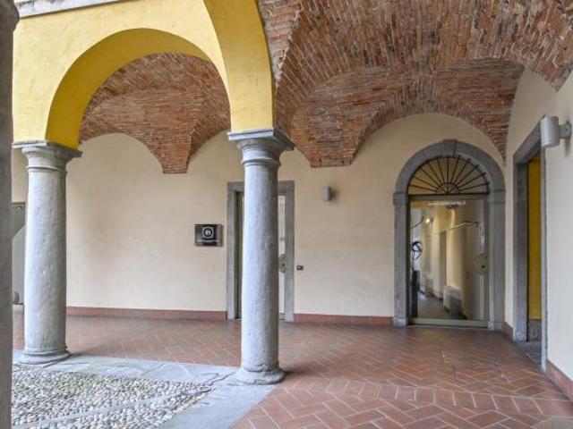Locale Commerciale in vendita a Alzano Lombardo, Lombardia