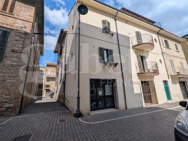 Locale Commerciale in vendita a Assisi, Umbria
