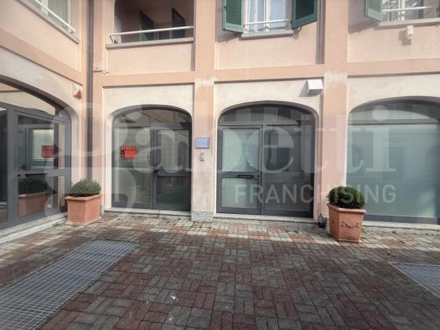 Locale Commerciale in vendita a Pagnano, Asso