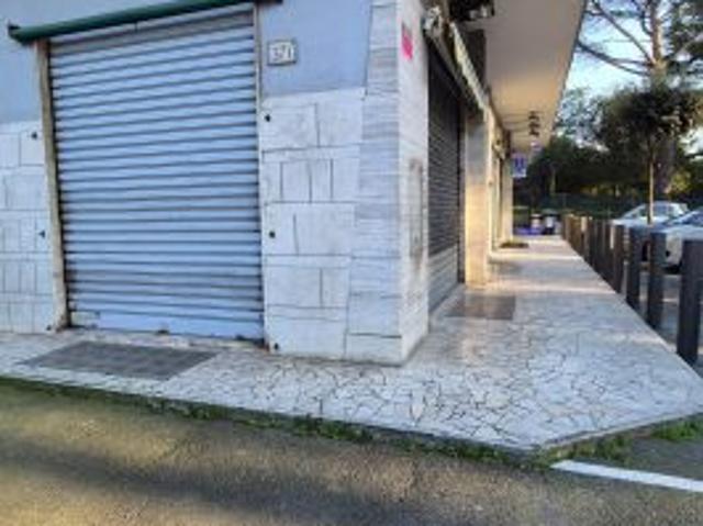 Locale Commerciale in affitto a Villaggio Breda, Roma Capitale